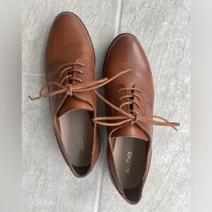 Women’s Leather Oxford Shoes- LIKE NEW